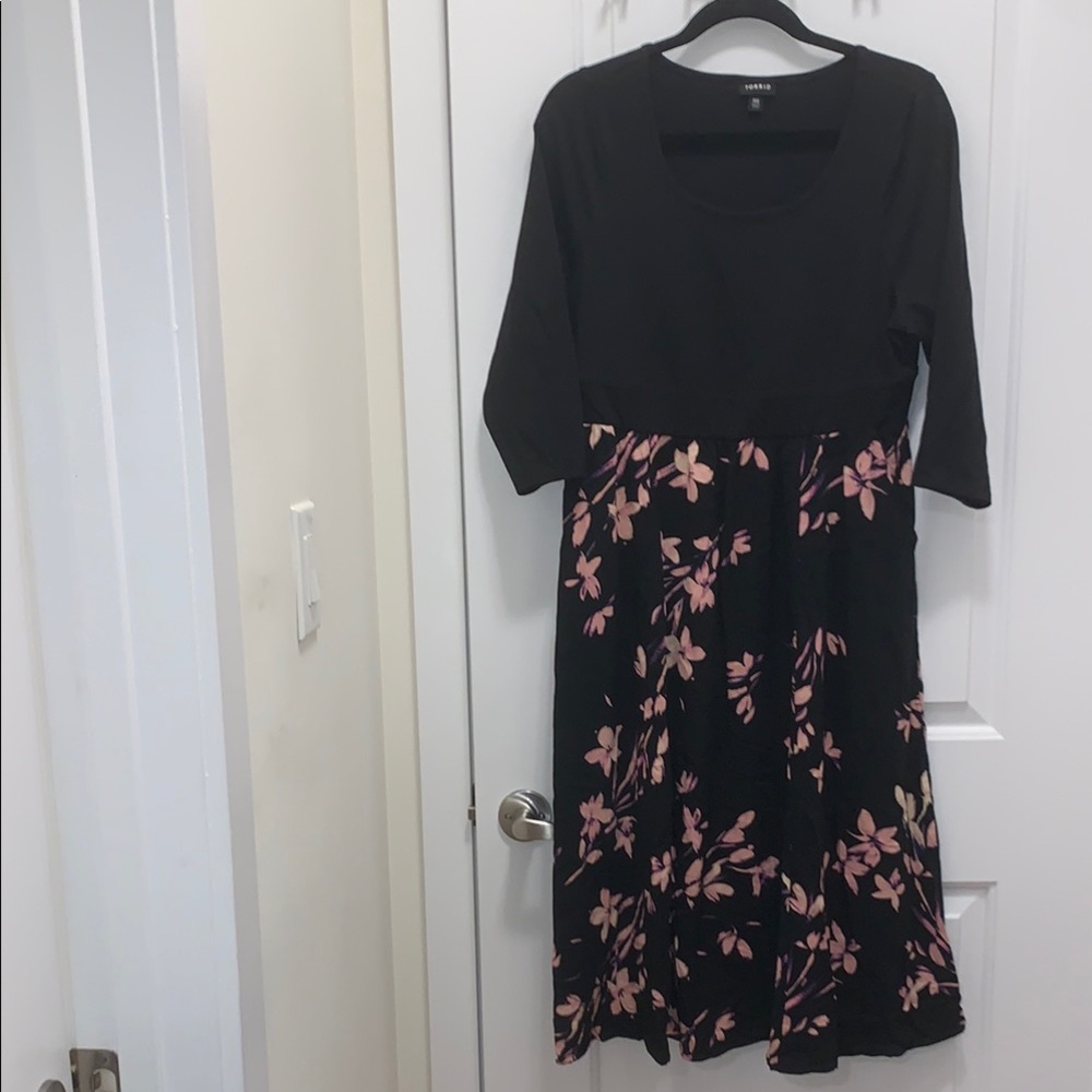 NWOT Torrid Dress 00
